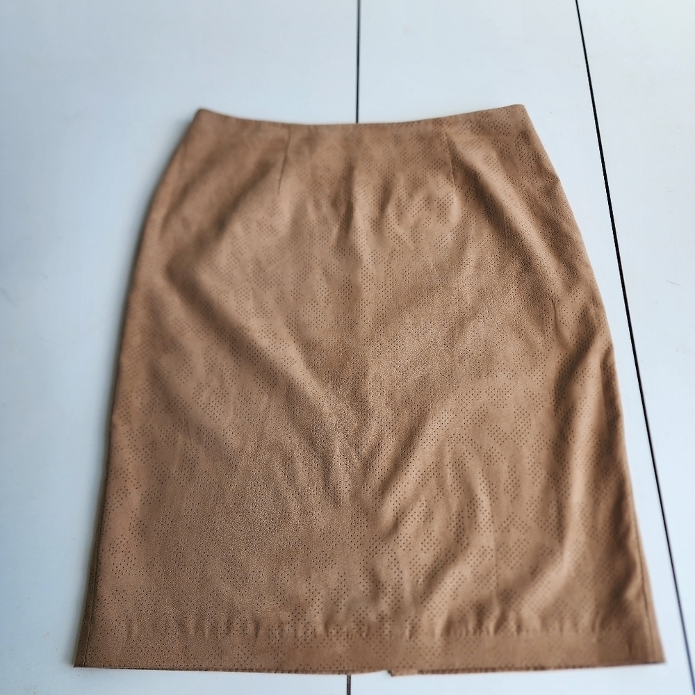 Chicos Knee Length Skirt Laser Cut Pin Hole Pattern Tan SOFT Womens Size 1 (S)